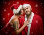 Прикрепленное изображение: jake-mattila-helena-kesti-santa-klaus-devushka-muzhik-kolpak_1.jpg