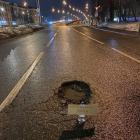 Прикрепленное изображение: Дороги - Осторожно, яма.jpg