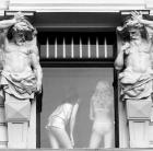 Прикрепленное изображение: Окно с атлантами.jpg